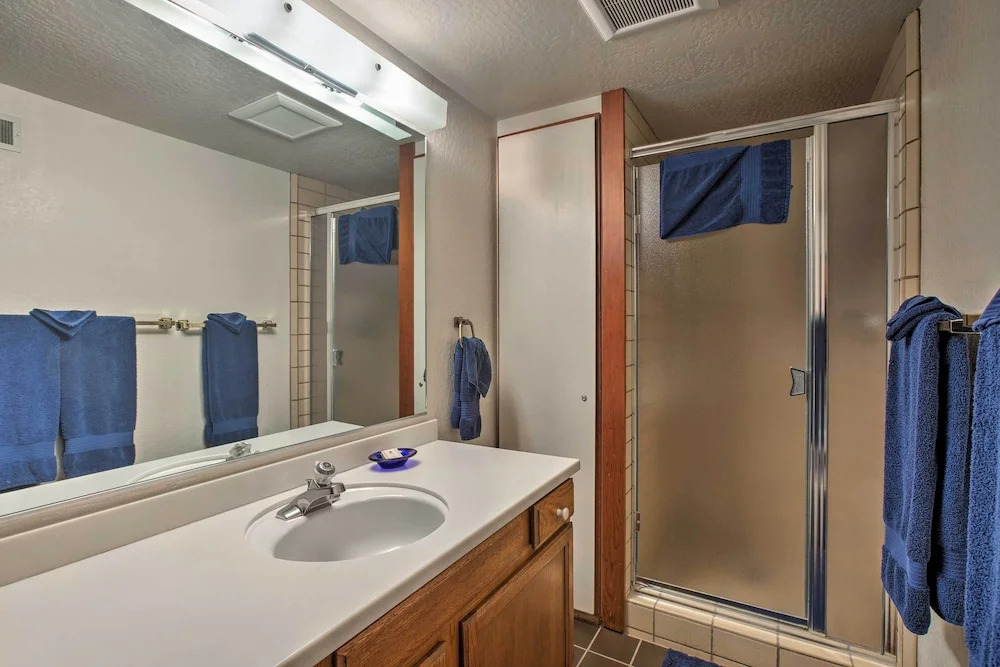 11 Mi to Palisades Tahoe: Lakefront Home w/ View!