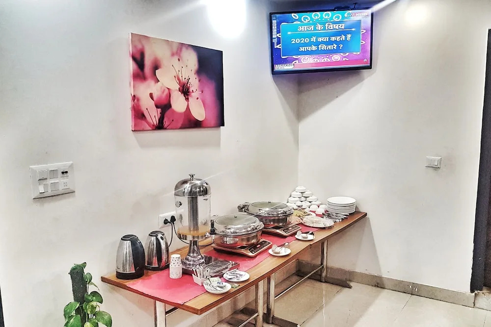 Hotel Aerocity Purple Orchid