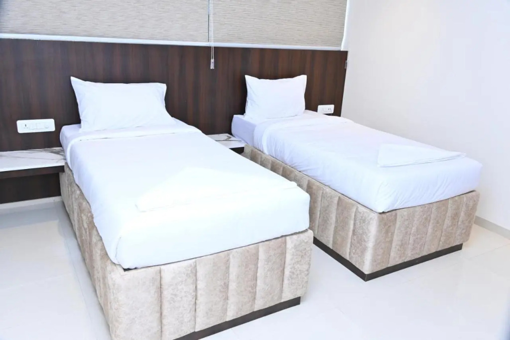 Grand Manor Suites