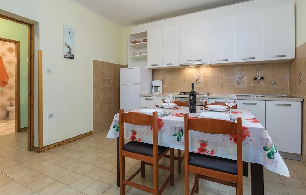 Awesome Home in Porec With Wifi and 2 Bedrooms