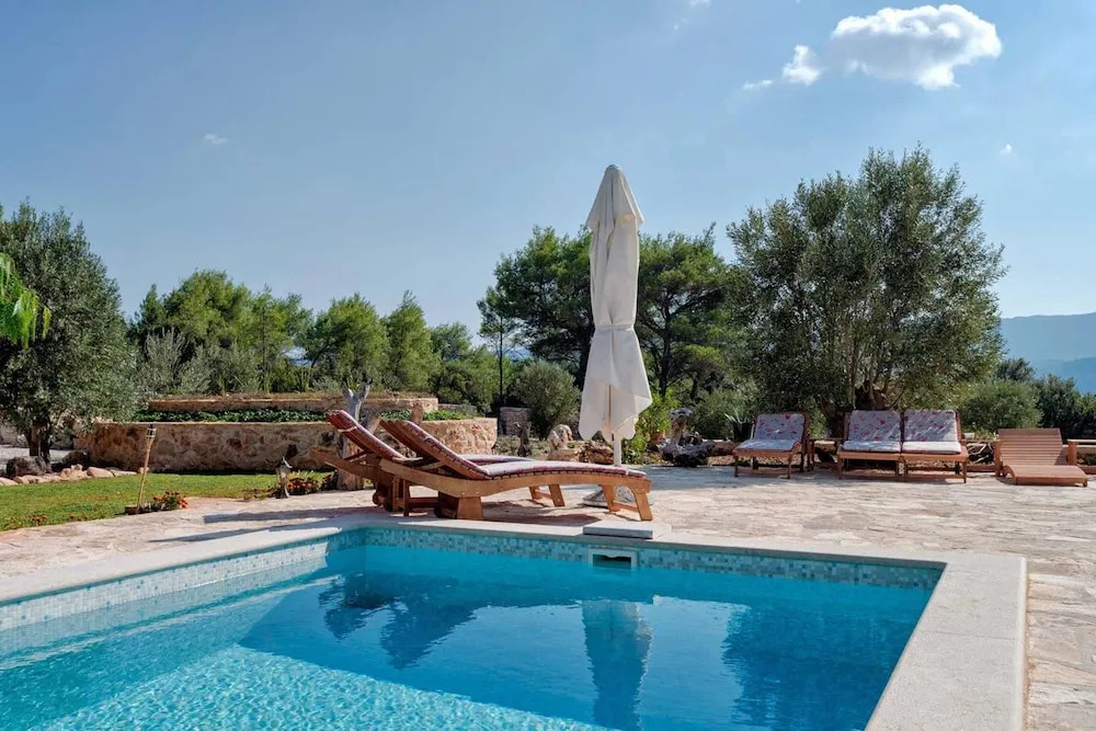 Villa With 5 Bedrooms in Stari Grad, With Private Pool, Enclosed Garden and Wifi Near the Beach
