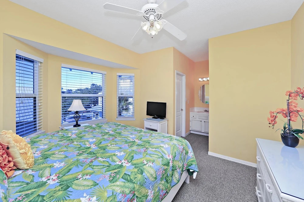 Pineapple Palms - 1276978