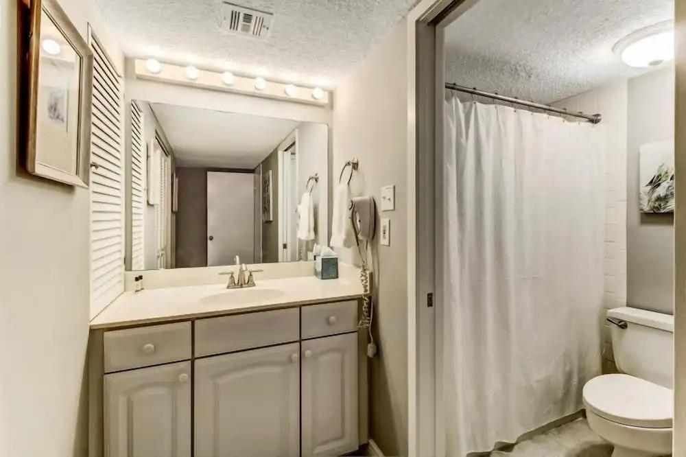 2126 Beachwood