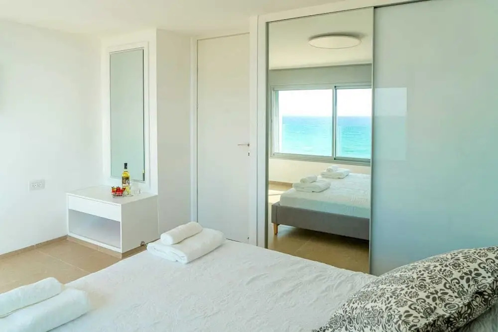 Stunning Beachfront Apt W Epic Sea Views