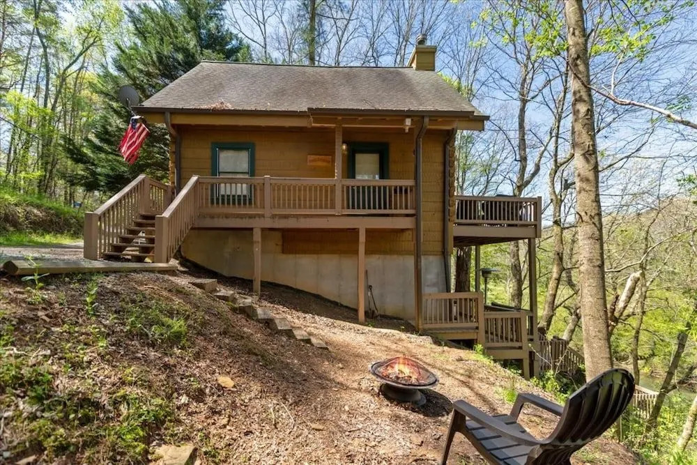 Alessandras - Beautiful Rustic-chic Riverfront Cabin Fireplace pet Friendly
