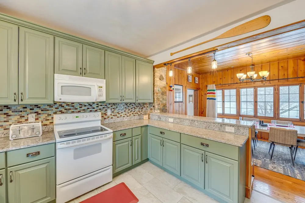 Family-friendly Lake Waubesa Home: Boat + Swim!