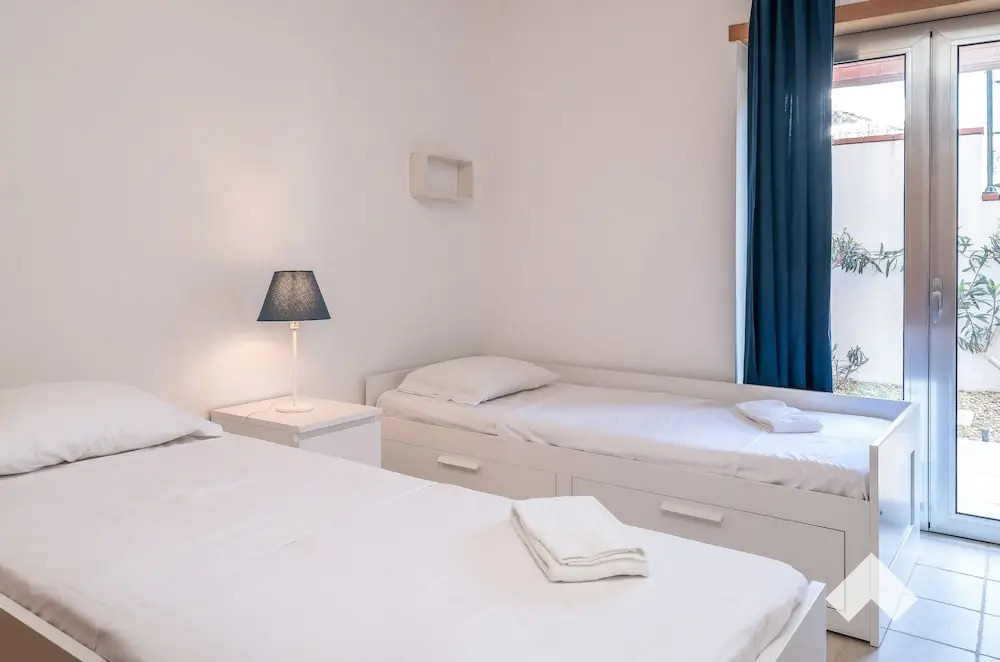Palm02 · Palm Village Apartment 2 3BD · A/C · Terrace