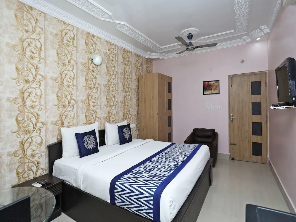 OYO 165 Nesh Inn Heritage