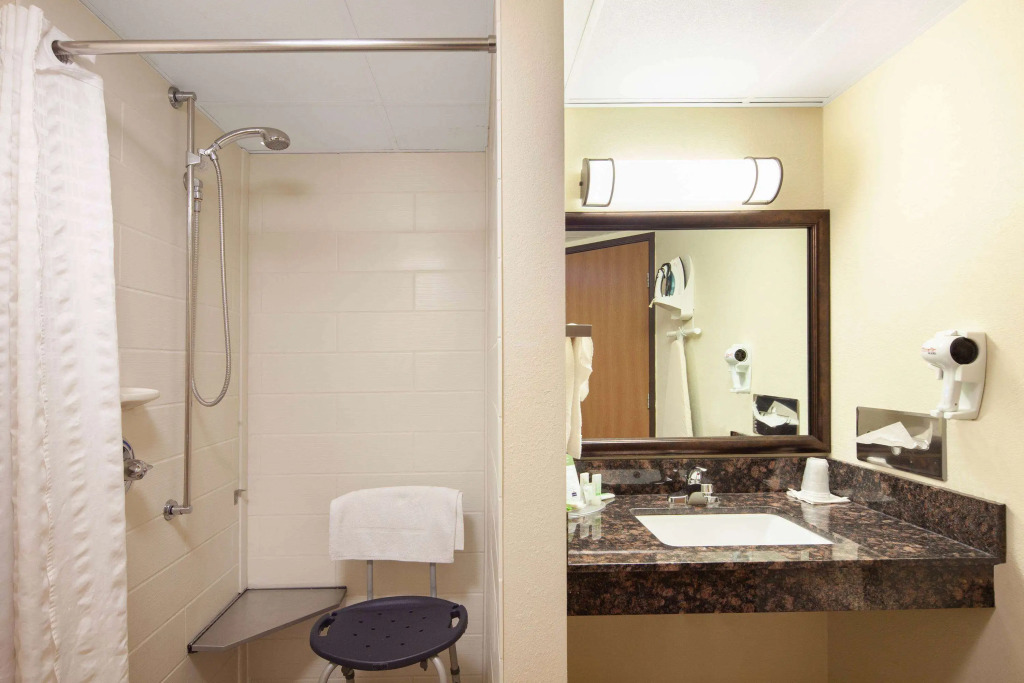 AmericInn by Wyndham Ashland