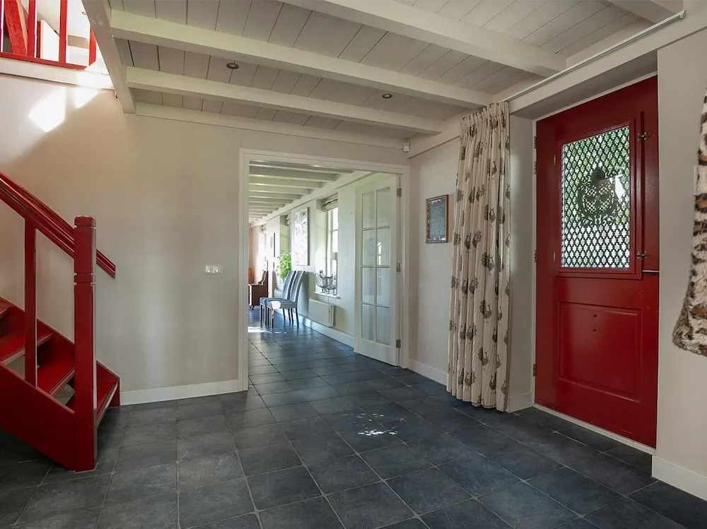 Spacious Holiday home De Pauwenhof