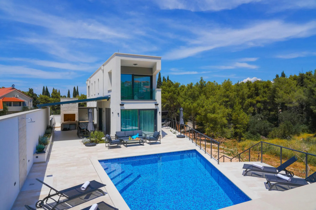Bondi in Supetar with 4 bedrooms and 4 bathrooms
