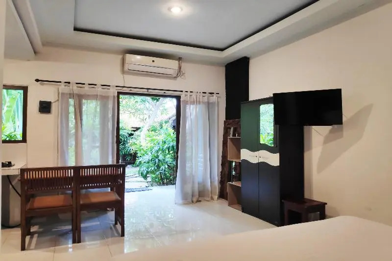 OYO 90167 Kubu Gdk Pertiwi