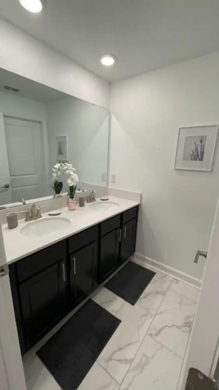 Relaxing 4 Bed Town Home With Splash Pool 4 Bedroom Townhouse by RedAwning