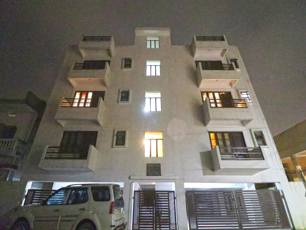 OYO 18375 Jd Palace