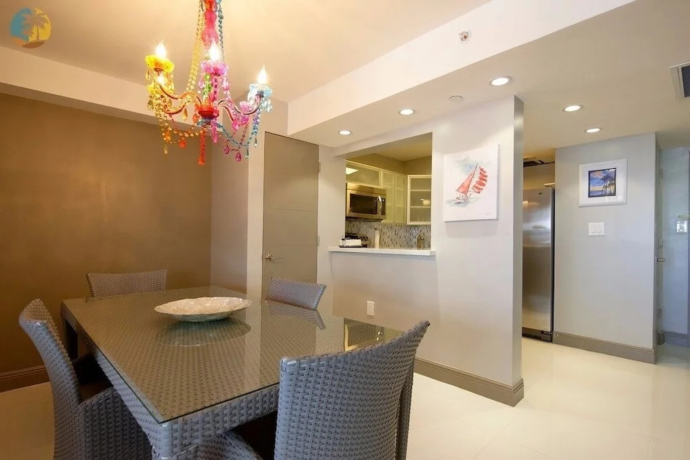 Alexander 1404 - 2 Br Apts