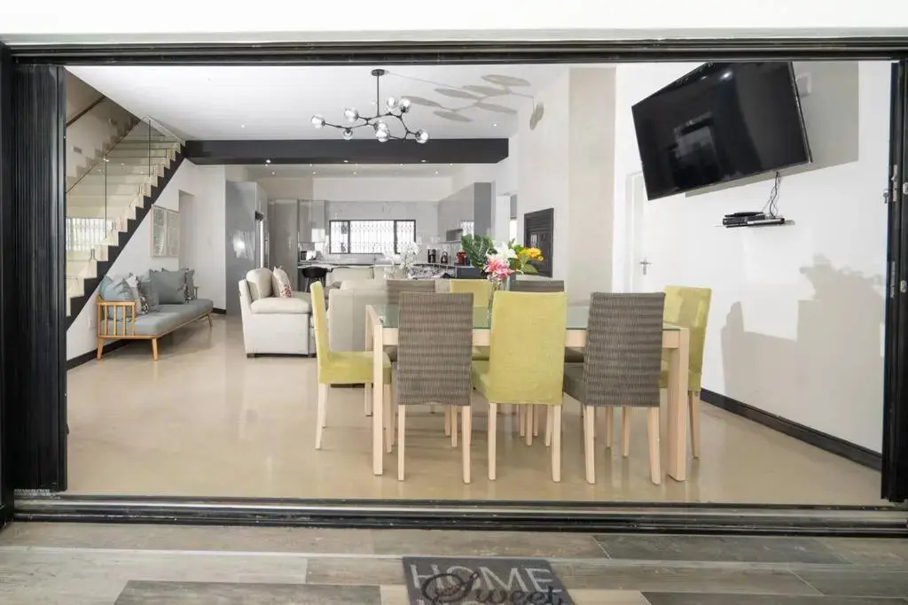 Private Modern 10 bdrm Home tucked away in Sandton