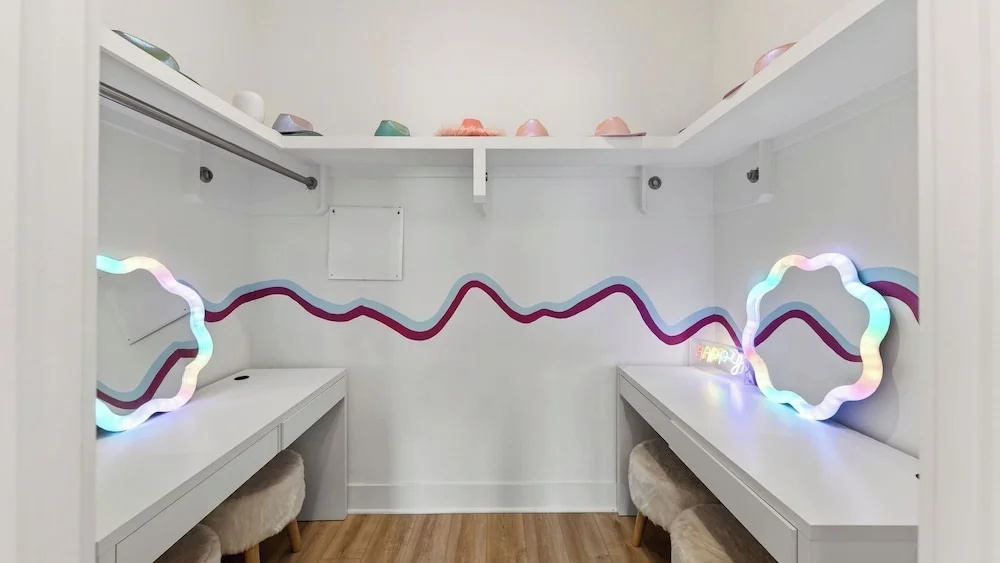 The Bloom House & Cosmic Cowgirl by Avantstay Sleeps 17 + 2 Units Gym + Rooftop + Skyline Views