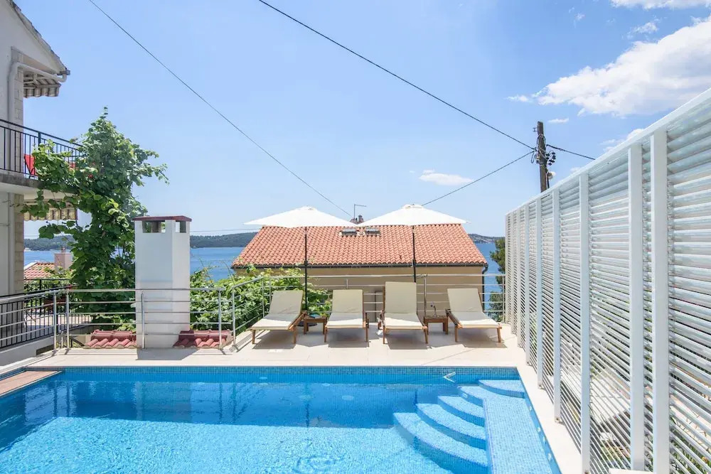A3 90m2 apt W.shared Pool & Balcony,next to Beach