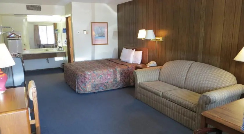 CoachLight Motel