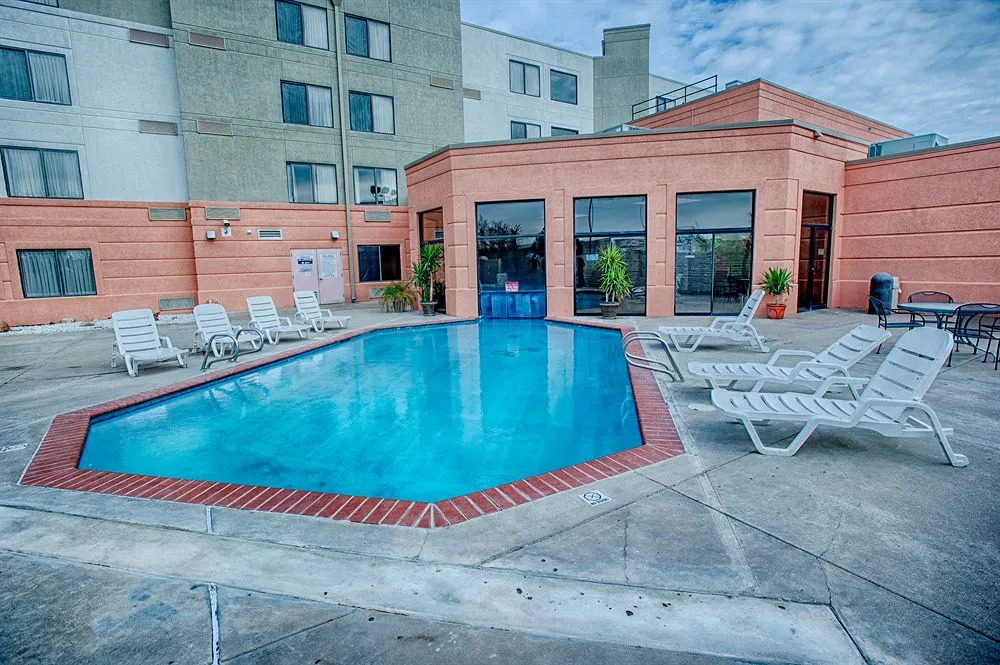 Northrock Suites