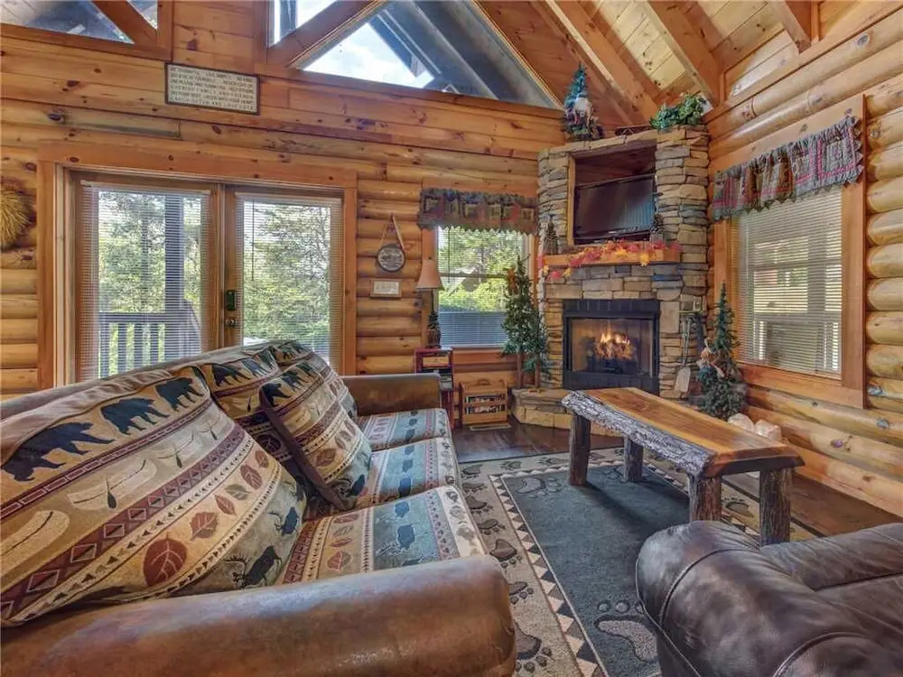 Wilderness Theater and Lodge 3 Bedroom Home with Hot Tub