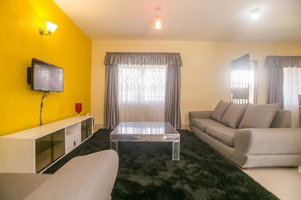 Lux Airport Inn