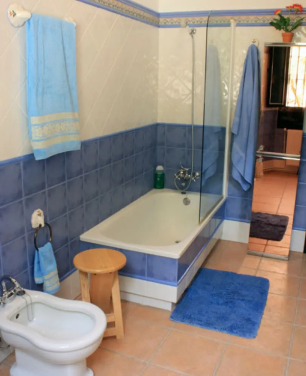 Ermita House 102404 by MO Rentals