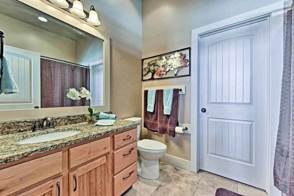 Cabin w/ Beach Access, Sport Court, Hot Tub & View