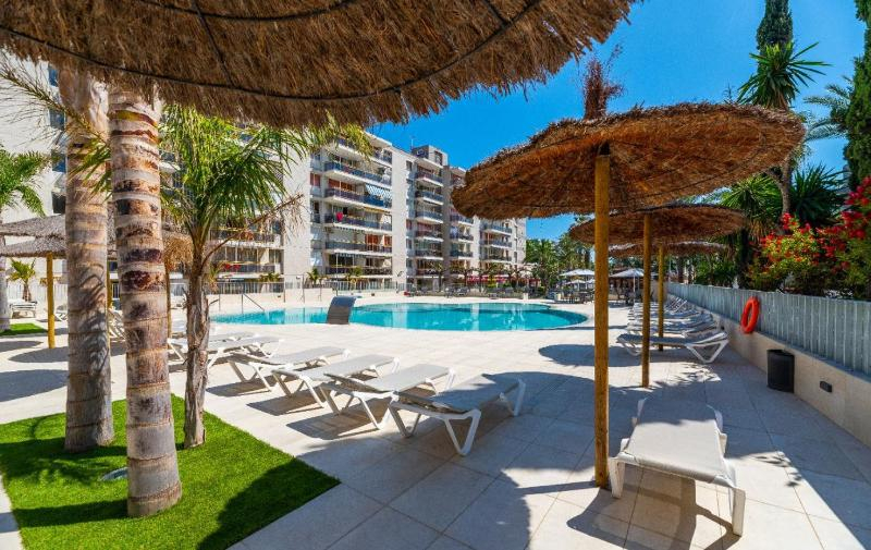 Rentalmar Salou Playa Family Suites & Pool