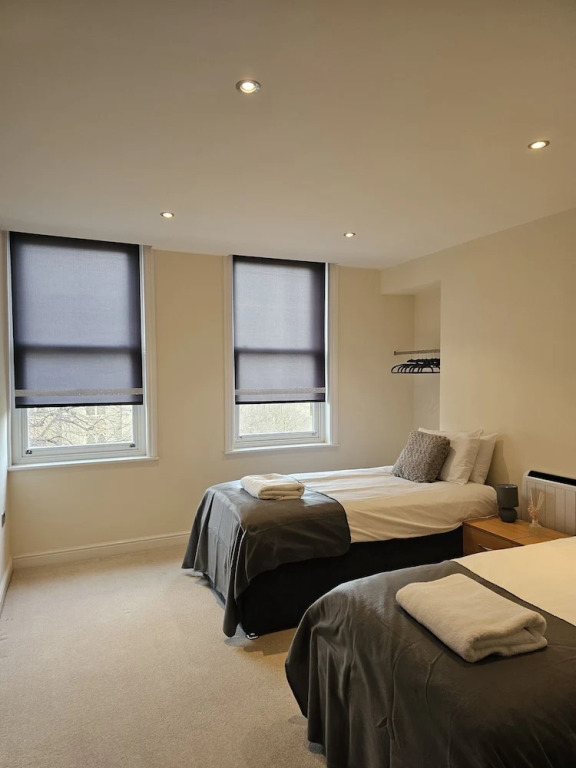 Town Center Modern Apartment 10