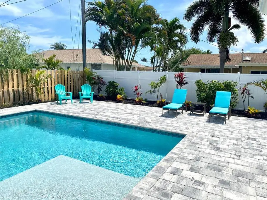 Inlet House, heated pool and hot tub, walk to local beach