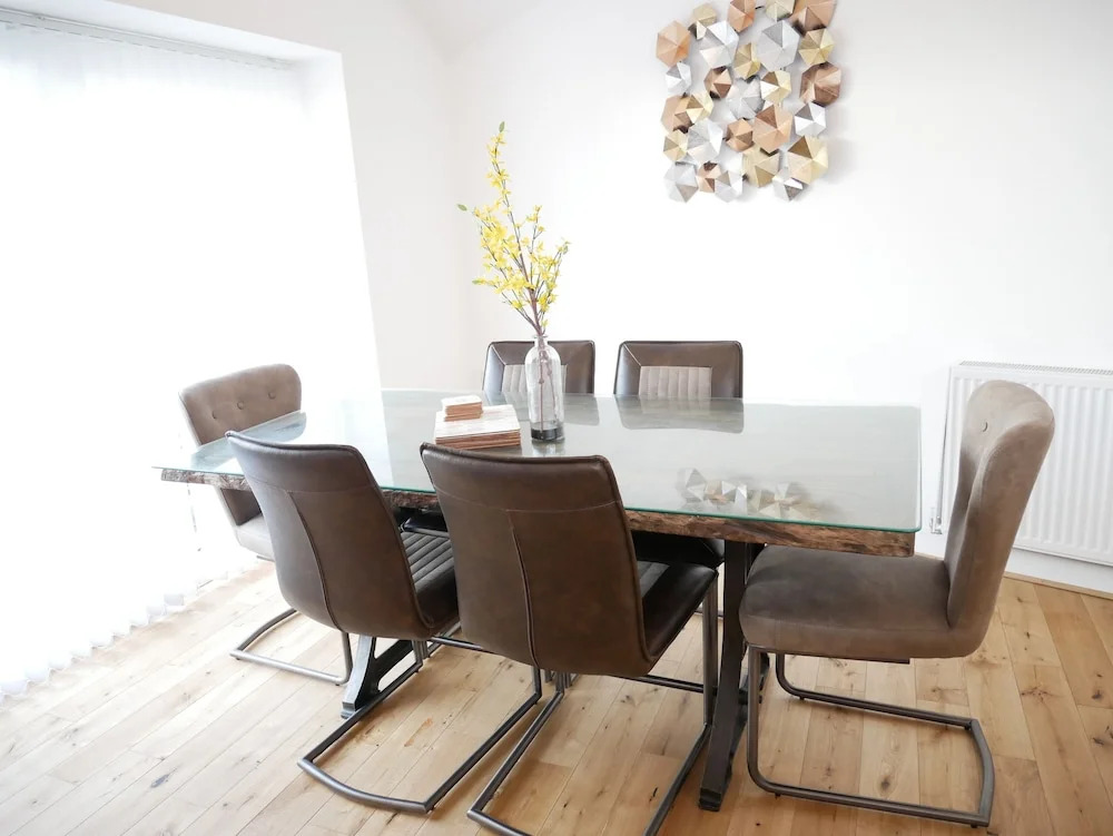 The Courtyard, 4 - Bed, Sleeps 6, Pets Welcome