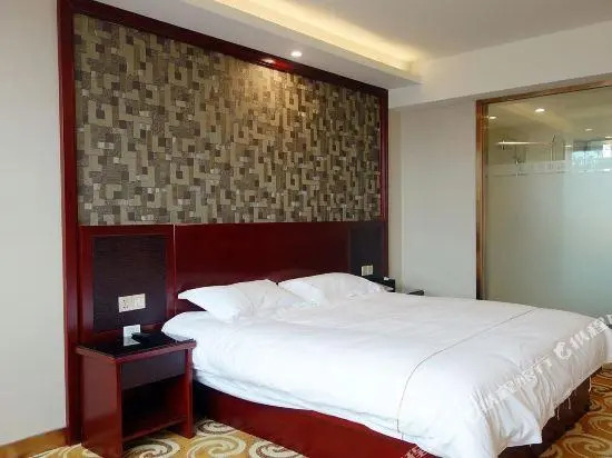 Nayesi Hotel
