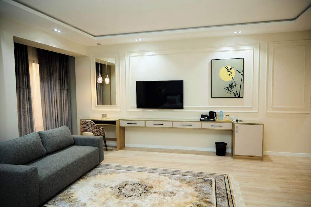 Amira Boutique