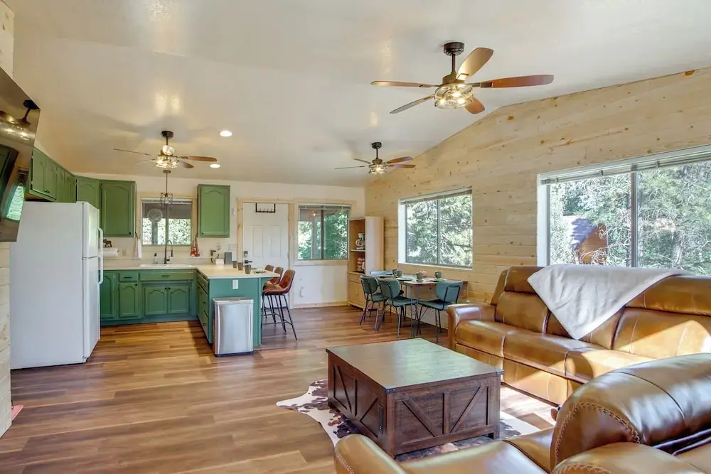 Zion Waterfront Escape: High Noon Hideaway!
