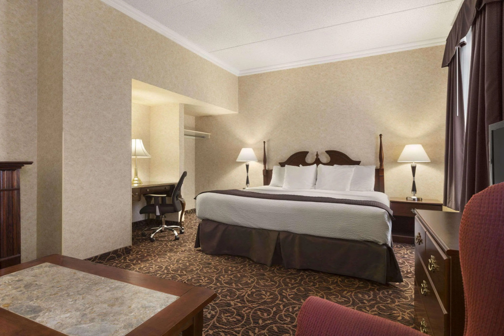 Days Inn - Toronto East Lakeview