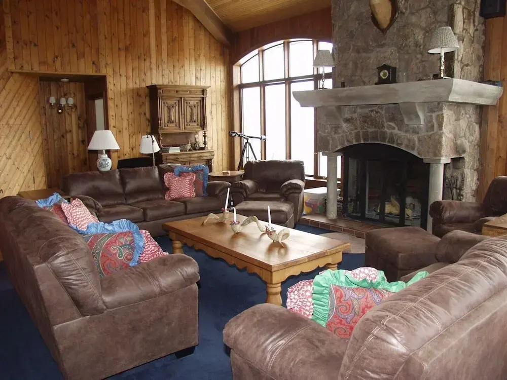 201 Edgewood Ln