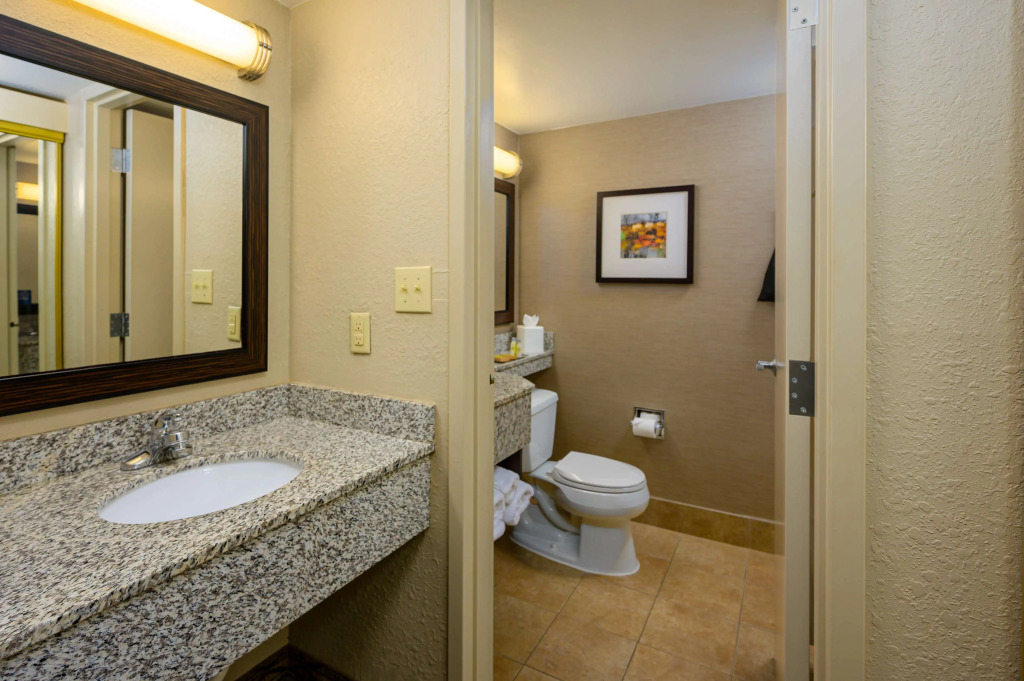 DoubleTree by Hilton Raleigh Midtown, NC