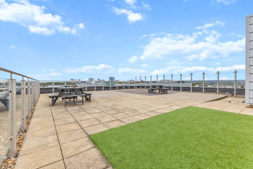 Modern 2BR Urban Nest In Salford Manchester for 4