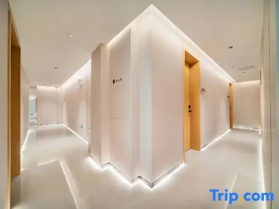 Yulin Business Hotel (Zhongjian Xingguangcheng Hubei Maternity and Child Health Care Hospital Shop)