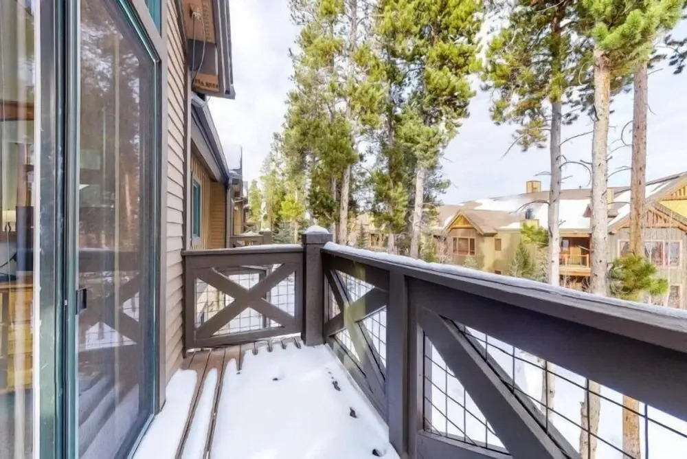 Ski-in/ski-out 3 Bedroom Townhome at Snowflake Lift With Private Hot Tub