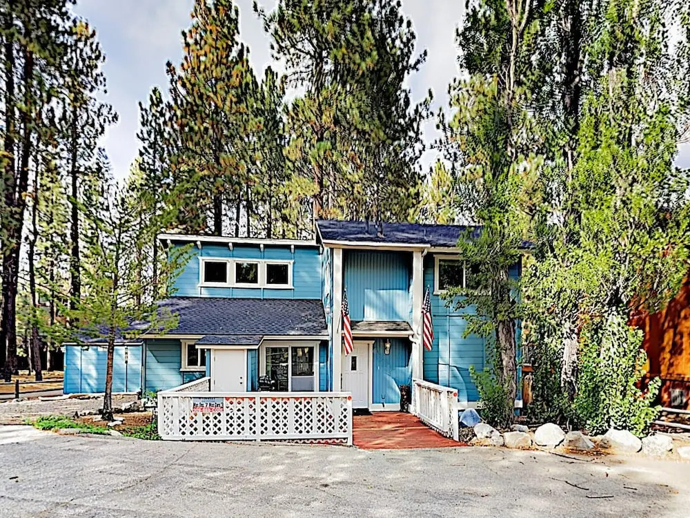 Walk To Slopes! Mountain W/ Private Hot Tub 3 Bedroom Home