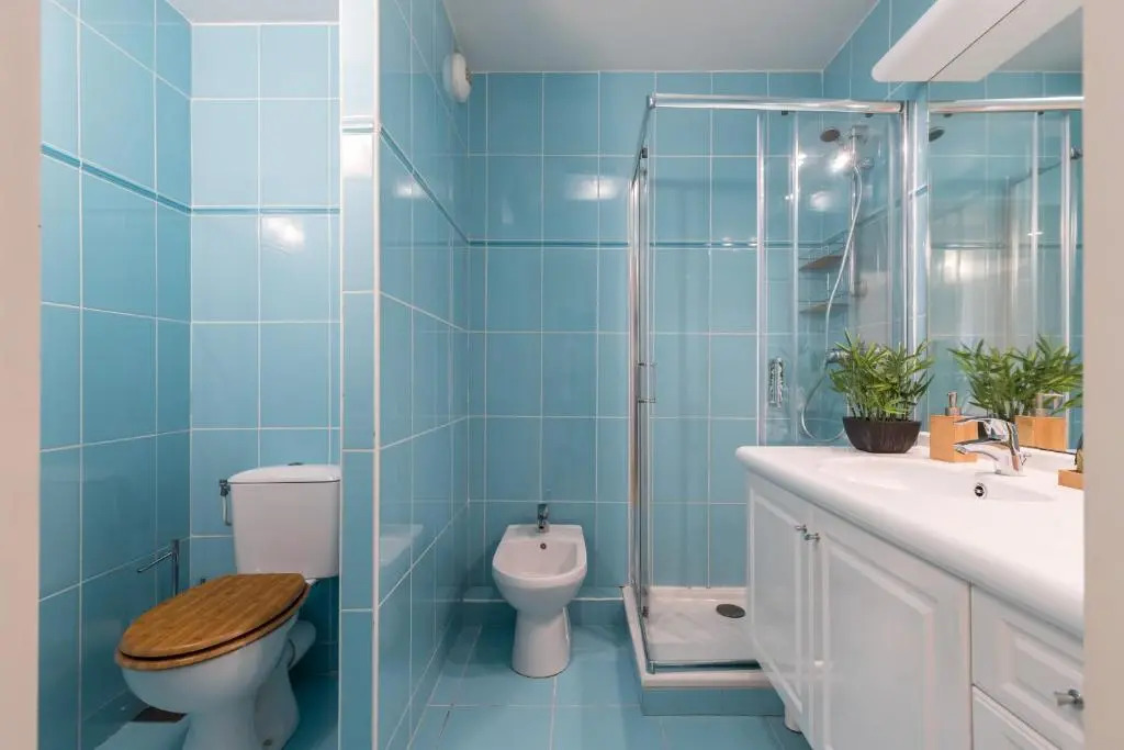 Nice 1 Bedroom downtown Carré d'Or with garage