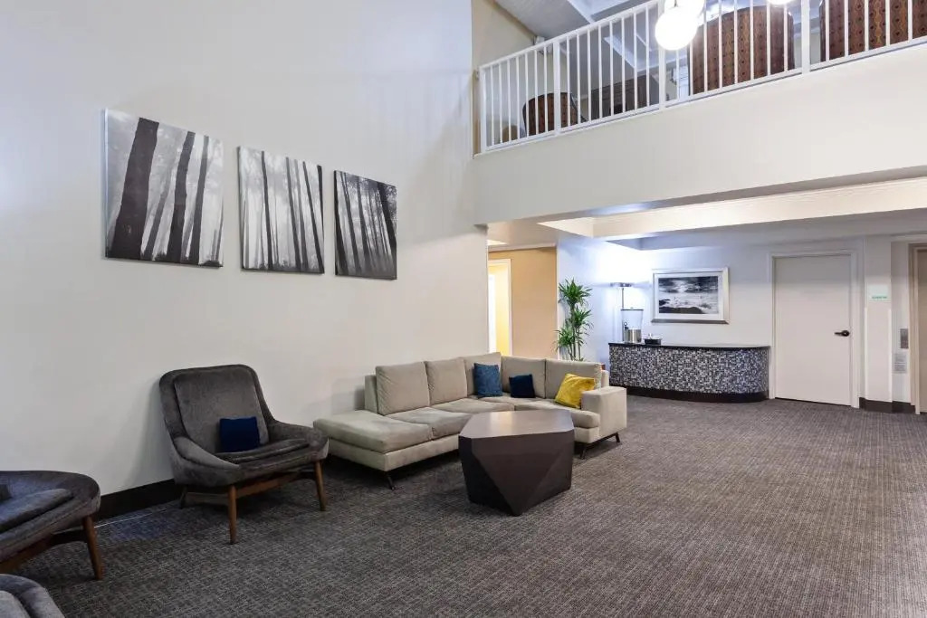Holiday Inn & Suites San Mateo - SFO by IHG