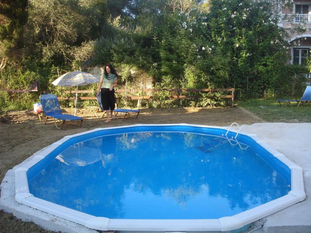 Georgina Apartments-pool-river-sea 5