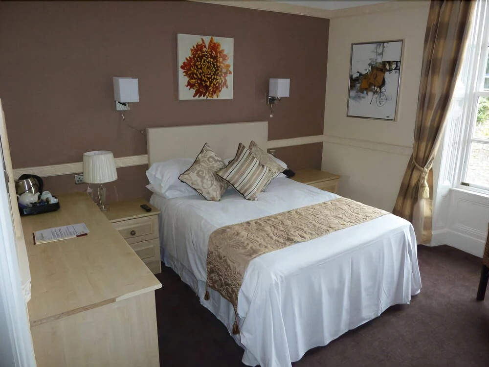 The Queen Hotel
