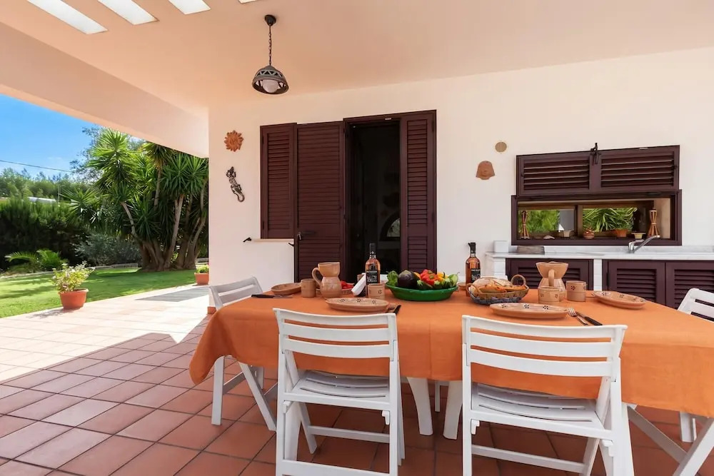 Villa Menhir with pool garden and tennis - Happy Rentals