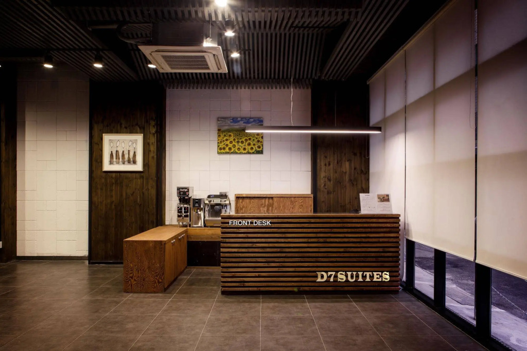 D Seven Suites