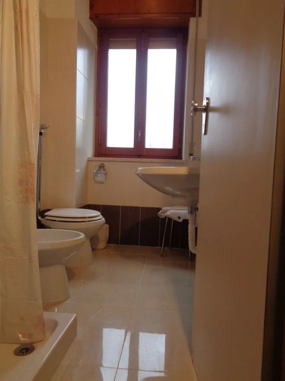 Siris Hotel