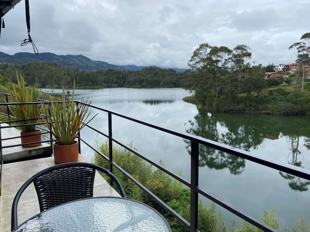 La Madriguera Hotel Guatapé Con Embalse
